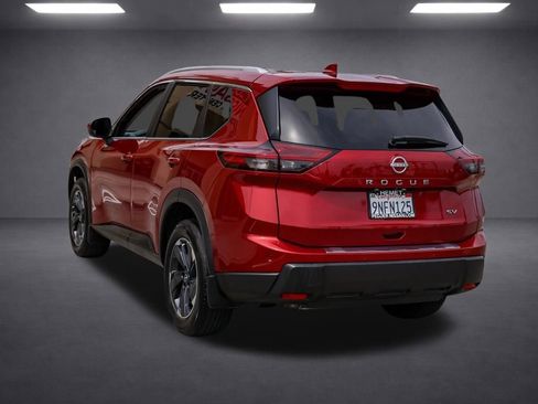 Used 2024 Nissan Rogue SV w/ SV Premium Package FWD image 6