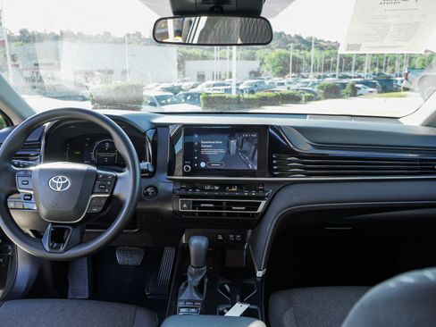 Used 2025 Toyota Camry LE AWD/4WD image 30