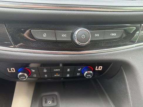 Used 2018 Buick Enclave Premium AWD/4WD image 29