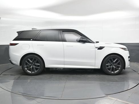 Used 2025 Land Rover Range Rover Sport Dynamic SE AWD/4WD image 3