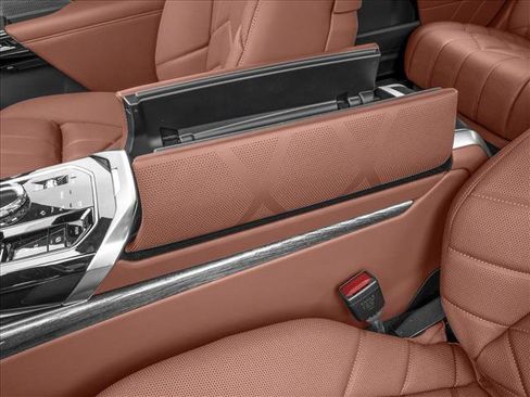 New 2025 BMW i7 M70 w/ Executive Package image 10