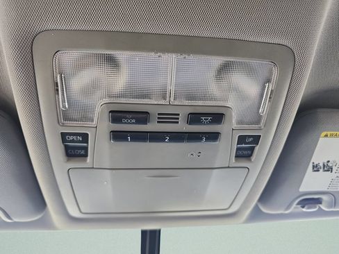 Used 2015 Toyota Highlander XLE FWD image 17
