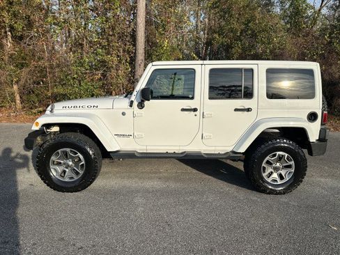 Used 2013 Jeep Wrangler Unlimited Rubicon w/ Max Tow Pkg image 2