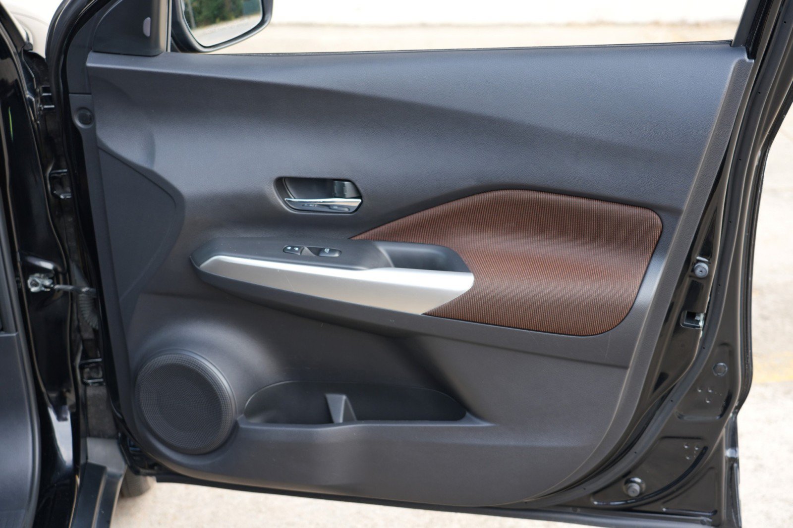 Used 2020 Nissan Kicks SR FWD image 35