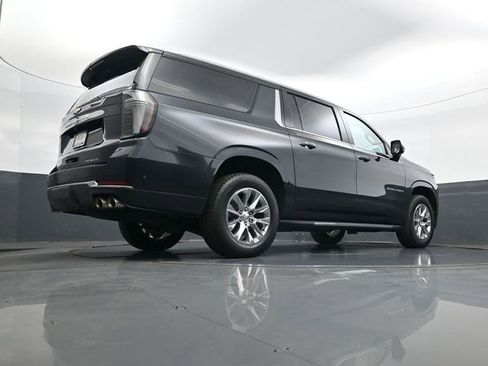 Used 2025 Chevrolet Suburban Premier AWD/4WD image 26