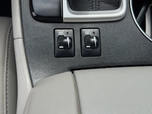Used 2017 Toyota Highlander XLE AWD/4WD image 39