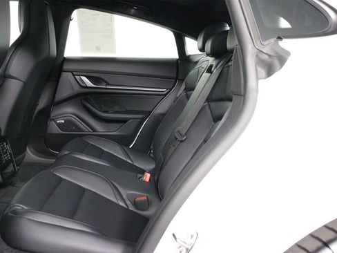 Used 2025 Porsche Taycan image 31