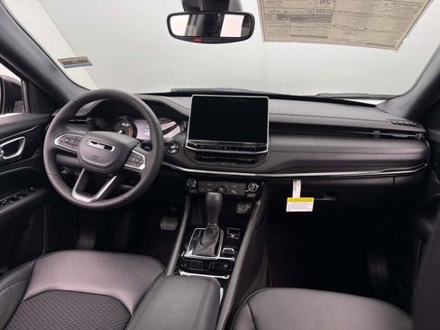 New 2026 Jeep Compass Latitude image 21