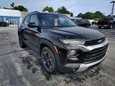 Used 2023 Chevrolet TrailBlazer LT w/ Convenience Package AWD/4WD image 3