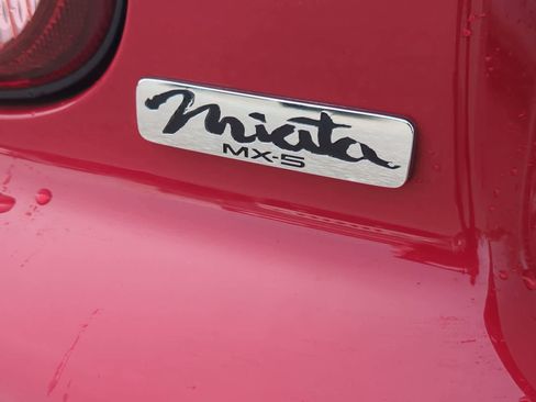 Used 2001 MAZDA MX-5 Miata RWD image 13