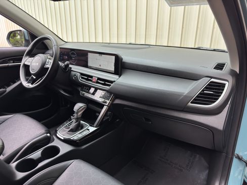 Used 2025 Kia Seltos EX w/ EX Sunroof Package FWD image 13
