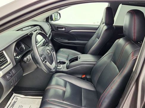 Used 2019 Toyota Highlander SE AWD/4WD image 18