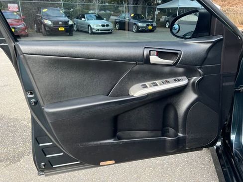 Used 2013 Toyota Camry SE image 16
