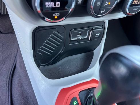 Used 2015 Jeep Renegade Limited FWD image 35
