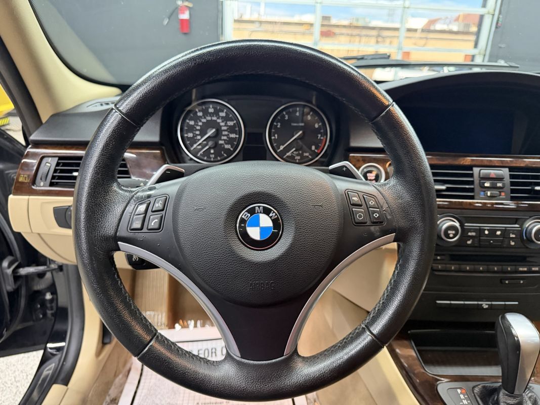 Used 2011 BMW 335i xDrive Sedan AWD/4WD image 22