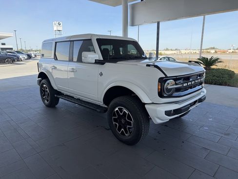 Used 2023 Ford Bronco Outer Banks image 4