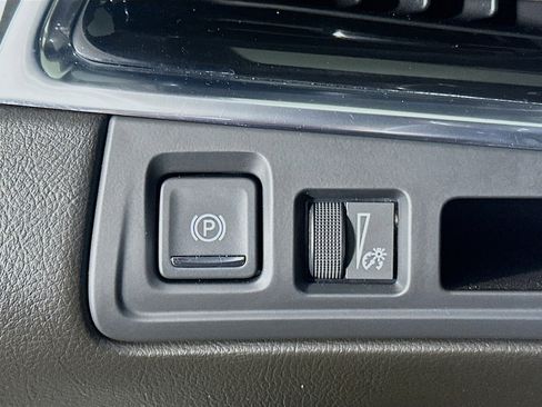 Used 2023 Cadillac XT6 Premium Luxury image 17