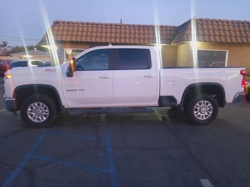 Used 2022 Chevrolet Silverado 2500 LT w/ Convenience Package AWD/4WD image 5