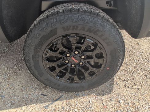 New 2026 GMC Canyon Elevation w/ Convenience Package RWD image 32