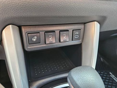 Used 2025 Toyota Corolla Cross LE AWD/4WD image 33