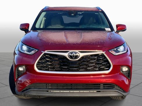 Used 2021 Toyota Highlander XLE FWD image 4