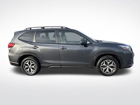 Used 2022 Subaru Forester Premium image 7