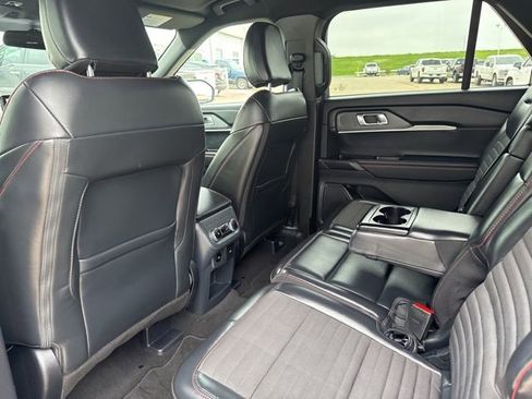 Used 2025 Ford Explorer ST-Line w/ ST-Line Street Pack AWD/4WD image 24