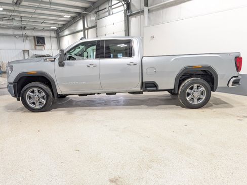 Used 2025 GMC Sierra 3500 SLE w/ SLE Value Package image 6