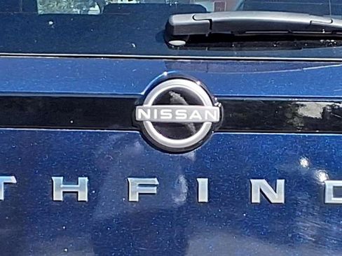 Used 2024 Nissan Pathfinder SV image 7