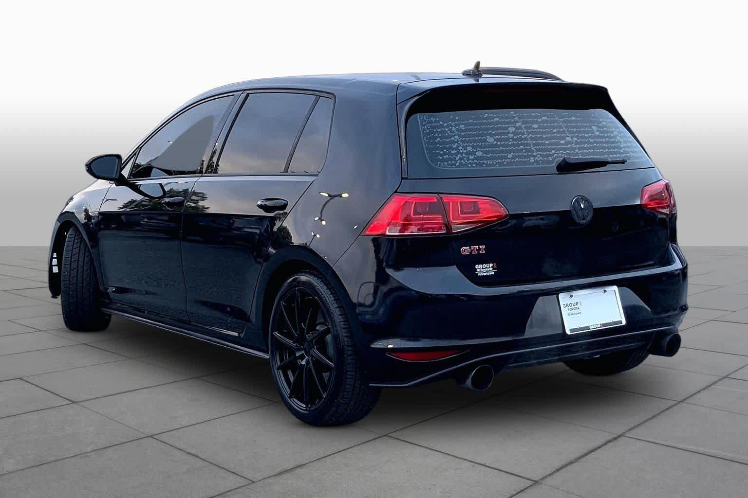 Used 2017 Volkswagen GTI SE FWD image 9
