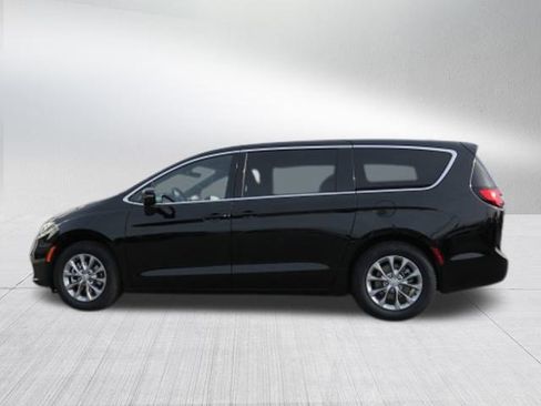 New 2026 Chrysler Pacifica Limited FWD image 6