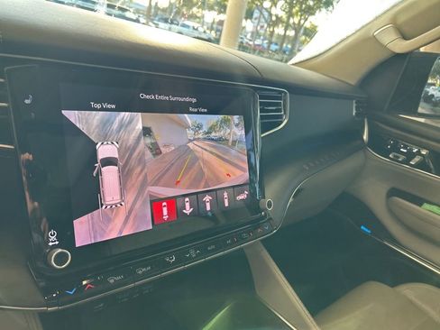 Used 2023 Jeep Grand Wagoneer L Series II image 9