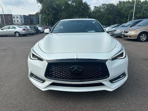 Used 2019 INFINITI Q60 3.0t Luxe w/ Essential Package AWD/4WD image 2