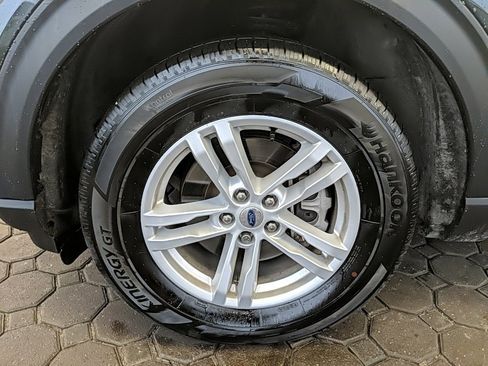 Used 2023 Ford Explorer XLT w/ Equipment Group 202A image 13