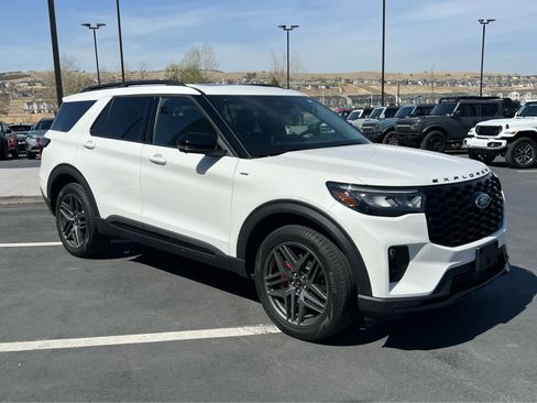 Certified 2025 Ford Explorer ST-Line w/ Premium Package image 5