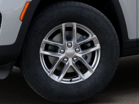 New 2025 Jeep Grand Cherokee Laredo image 18