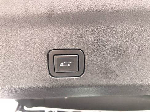 Used 2021 Chevrolet Tahoe Premier w/ Premium Package image 10