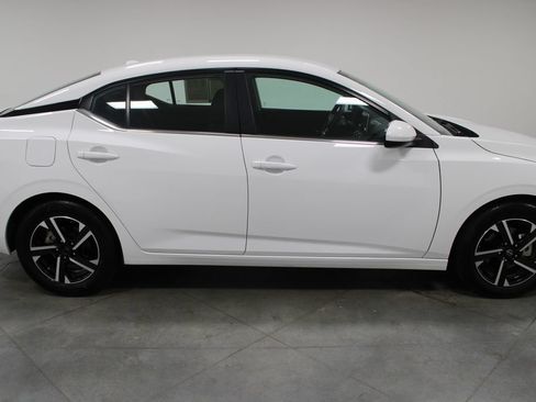 Used 2025 Nissan Sentra SV FWD image 11