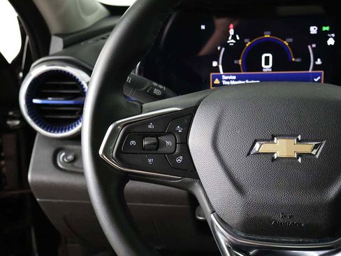 Used 2025 Chevrolet Trax LT w/ Driver Confidence Package FWD image 37