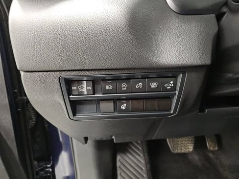 Used 2025 Toyota Tundra Limited AWD/4WD image 18