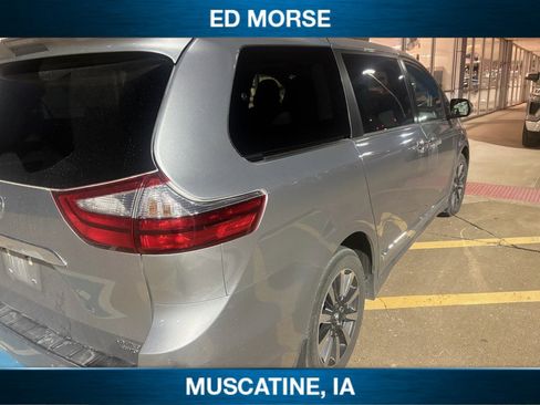 Used 2018 Toyota Sienna Limited image 10