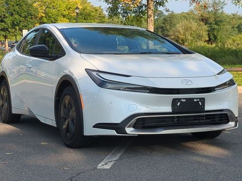 Used 2026 Toyota Prius Plug-In Hybrid FWD image 3