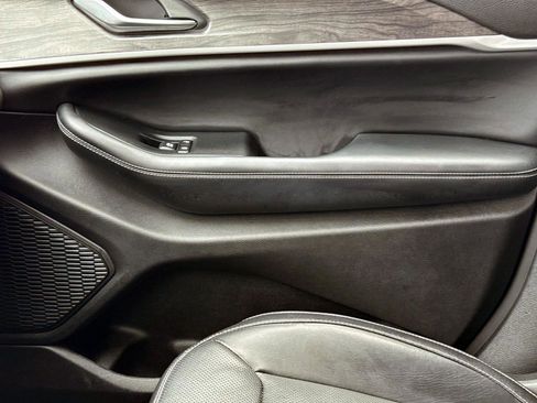 Used 2023 Jeep Grand Cherokee Limited w/ Luxury Tech Group II image 16