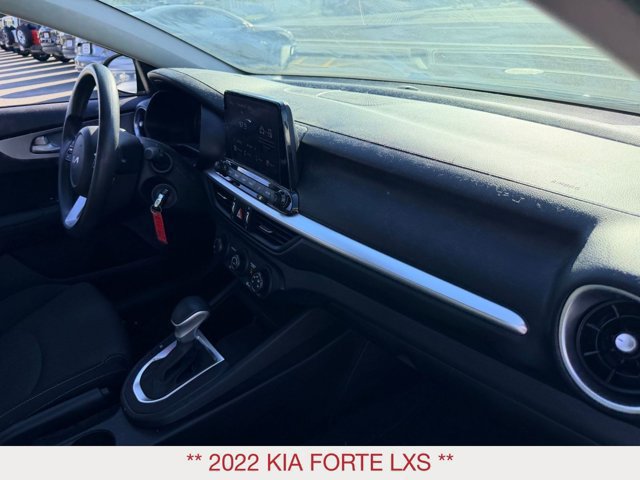 Used 2022 Kia Forte LXS w/ LXS Technology Package FWD image 9