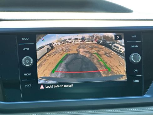 Used 2024 Volkswagen Taos SE image 15