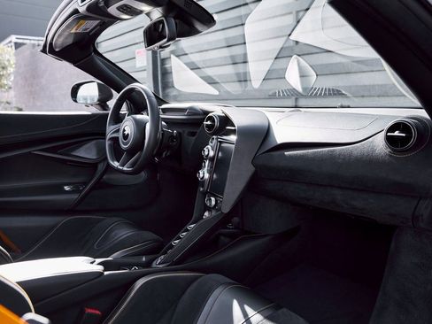 Used 2020 McLaren 720S Spider image 39