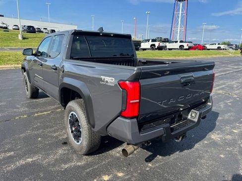 Used 2024 Toyota Tacoma TRD Off-Road AWD/4WD image 5