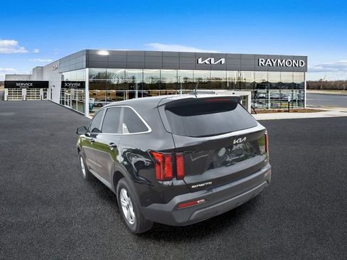 Certified 2023 Kia Sorento LX AWD/4WD image 5