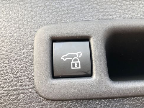 Certified 2025 Toyota Sienna XLE image 43