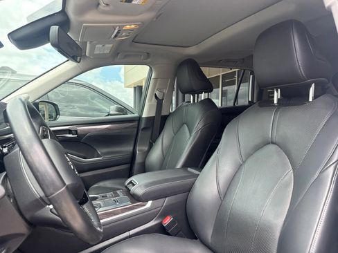 Used 2020 Toyota Highlander Limited FWD image 10